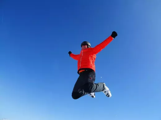 From Ice to Snow: Discover the Top 5 Outdoor Skating Rinks near Ski Towns in North America